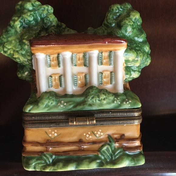 Plantation Home - Picture 1 of 3
